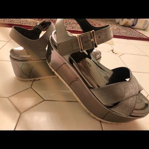 Stuart Weitzman Crosspath Sandal- silver/metallic